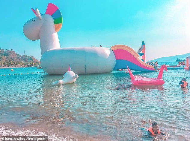 Resultado de imagen para The Worldâ€™s Largest Inflatable Unicorn Is Coming to Australia!