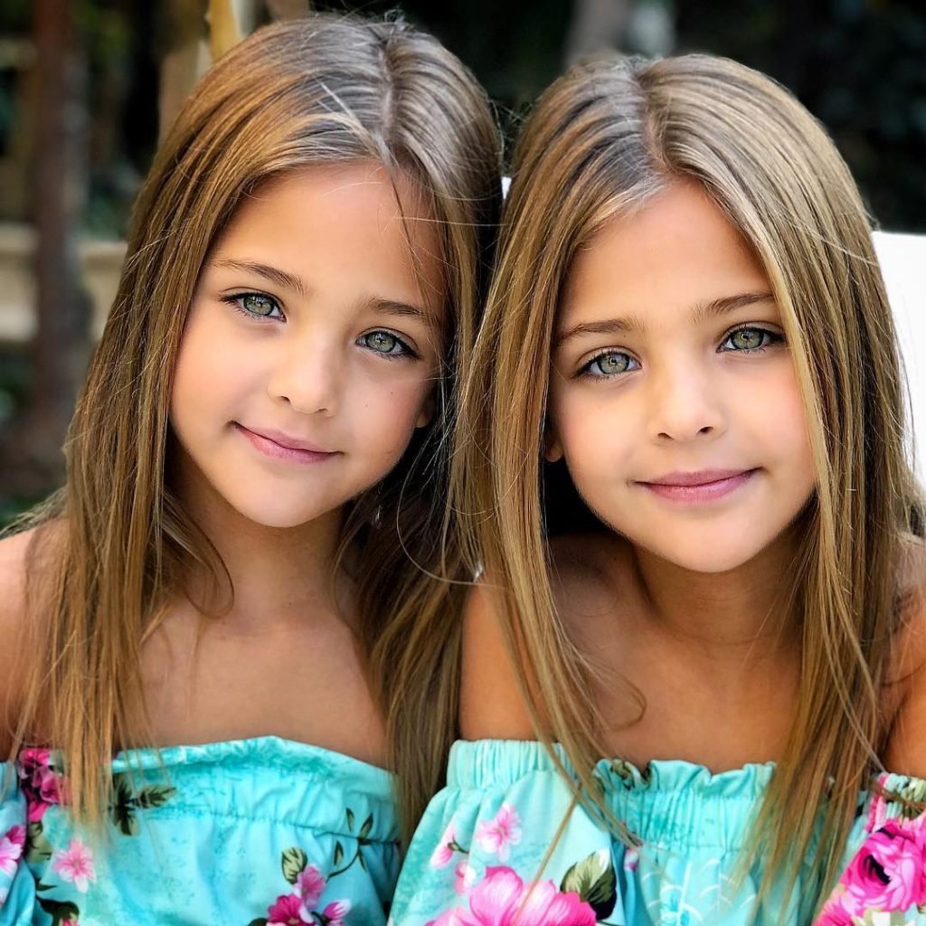 twin models female