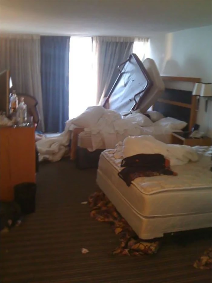 39 Hilariously Worst Guests In Hotels And Airbnb Ever